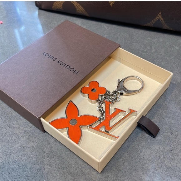 Louis Vuitton Floral Orange Epi Bag Charm Key Holder EUC - Picture 2 of 6